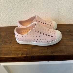Native Jefferson shoes pink size 9